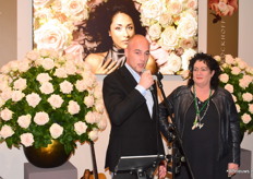 Rob van Meijdam, van Flower Support, aan het woord bij de doop van de Sweet Caroline door Caroline van der Plas. De Sweet Caroline is het nieuwe soort uit de veredeling van Jan van der Spek Rozen en zal volgend jaar worden opgezet door Brockhoff.